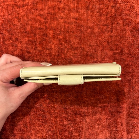 Gucci patent leather bifold wallet - Picture 5 of 8